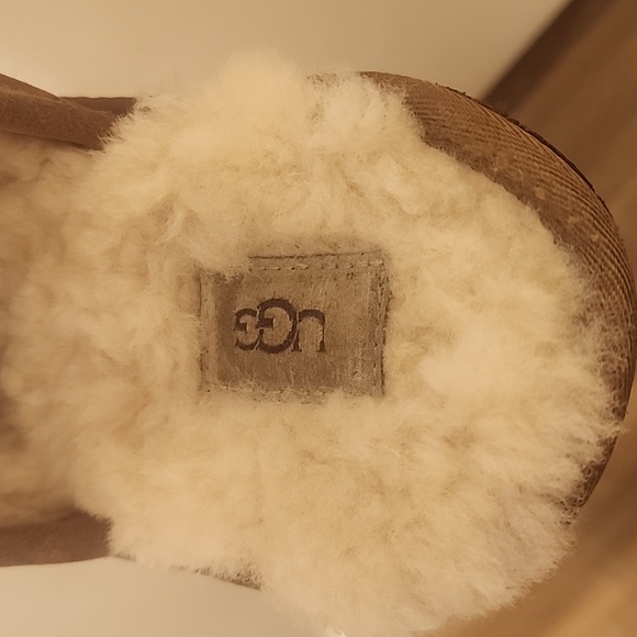 UGG Tan Suede Slippers with Cream Lining - Picture 15 of 15